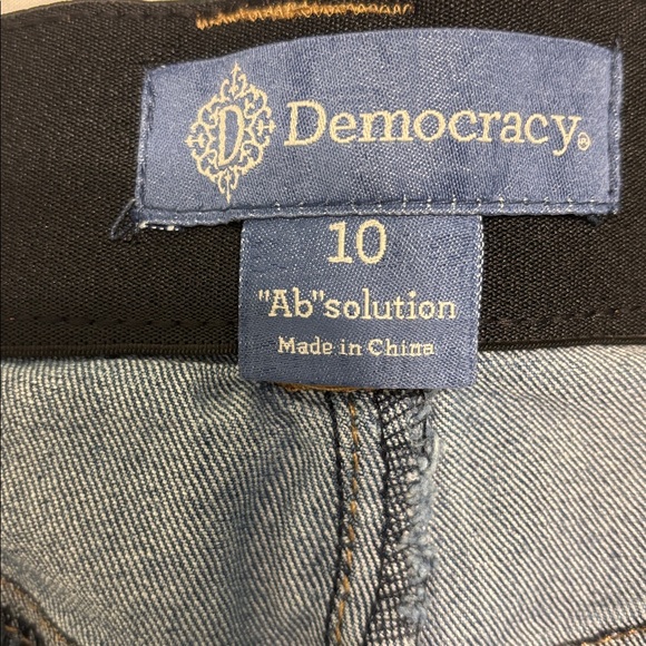 Democracy Women's Indigo Jean Shorts - Picture 3 of 8